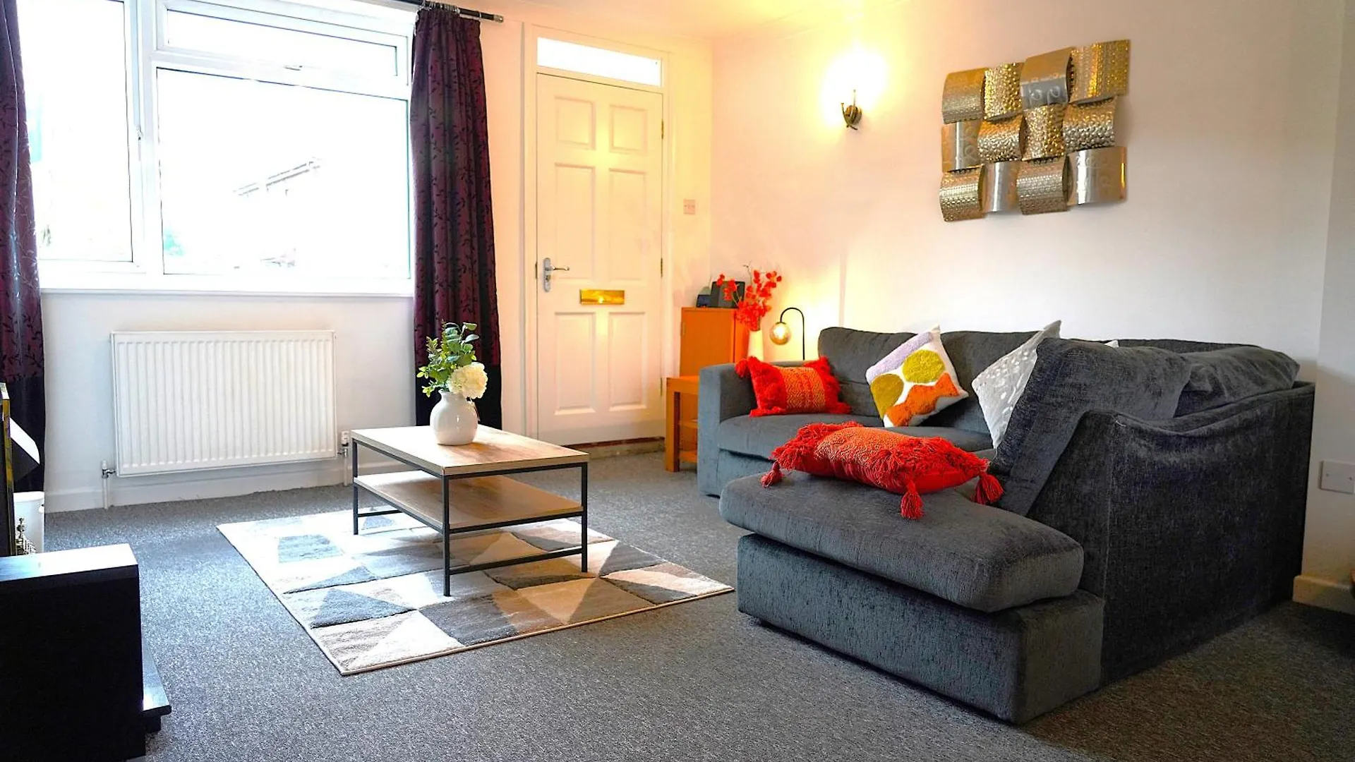 Holiday home Sleeps 10, Free Parking, Close To Science Park, King Size Bed Milton